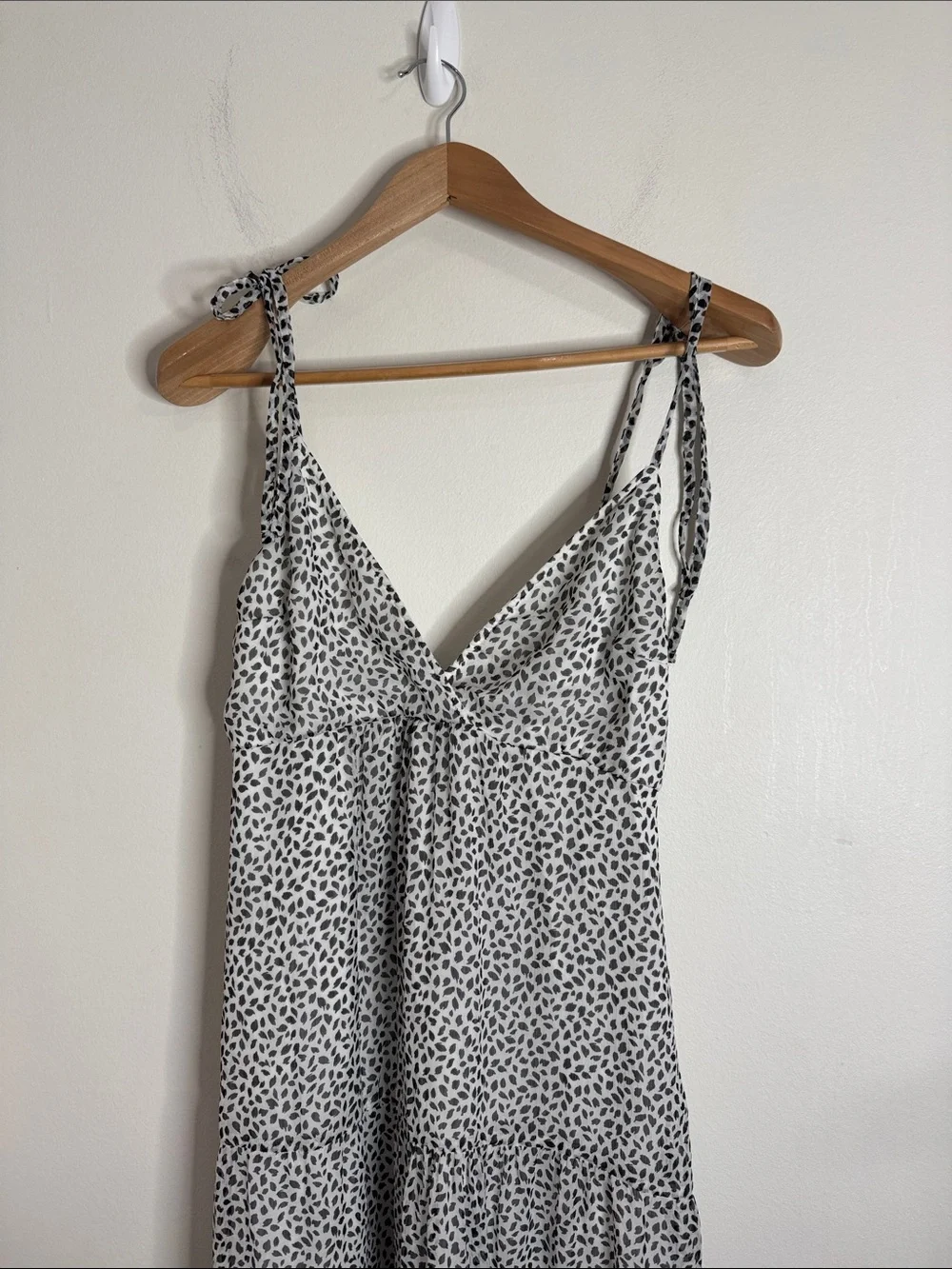 Abercrombie & Fitch Chiffon Flowy Tiered Maxi Dress White Geo Print size M flaw